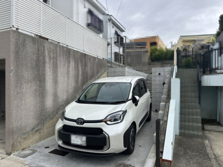 【駐車場】 | 鶴山台１丁目　中古テラス | 駐車場完備です。ハイルーフ車両も駐車可能です。現地ご案内いたします。サイズ感などお確かめください。