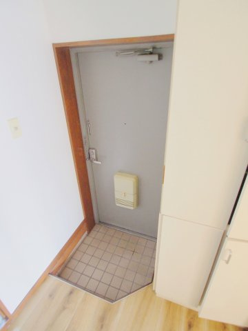 ハイツ東青崎の玄関