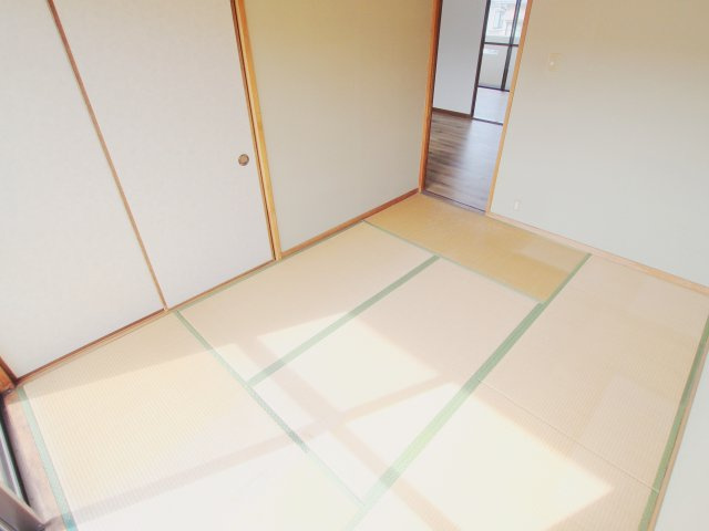 ハイツ東青崎の和室