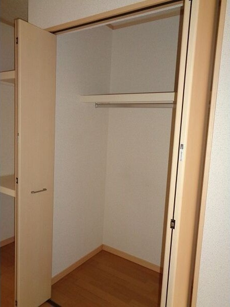 ステーションパーク柳原X棟の収納
