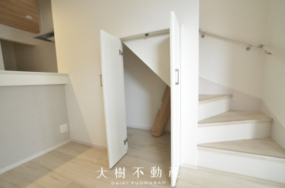 【居間・リビング】 | 海老名市柏ケ谷4丁目  新築戸建て　全１棟【仲介手数料無料】