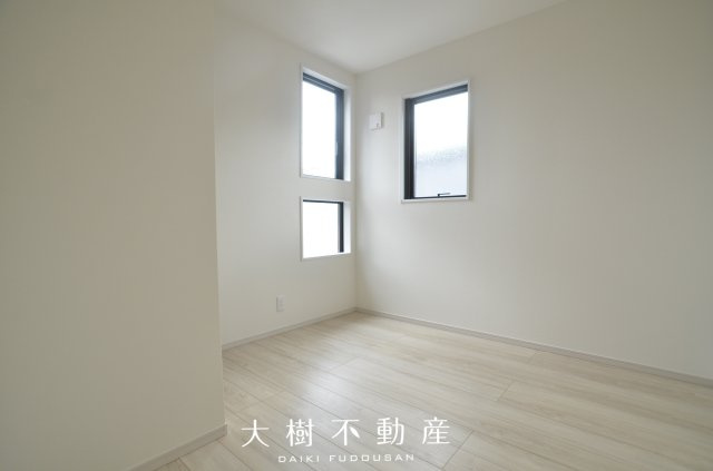 【洋室】 | 海老名市柏ケ谷4丁目  新築戸建て　全１棟【仲介手数料無料】 | 2階　洋室2（4.1帖）