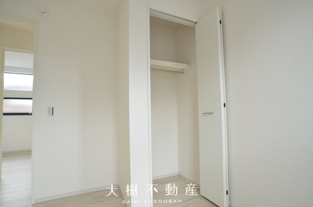 【洋室】 | 海老名市柏ケ谷4丁目  新築戸建て　全１棟【仲介手数料無料】 | 2階　洋室2（4.1帖）クローゼット