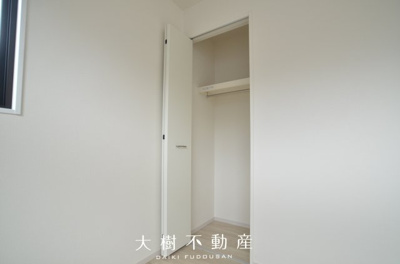 【洋室】 | 海老名市柏ケ谷4丁目  新築戸建て　全１棟【仲介手数料無料】 | 2階　洋室3（5.2帖）クローゼット