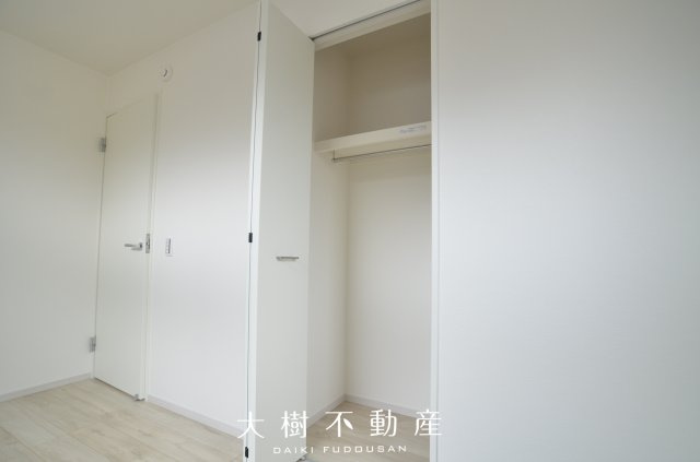 【洋室】 | 海老名市柏ケ谷4丁目  新築戸建て　全１棟【仲介手数料無料】 | 2階　洋室4（5.0帖）クローゼット