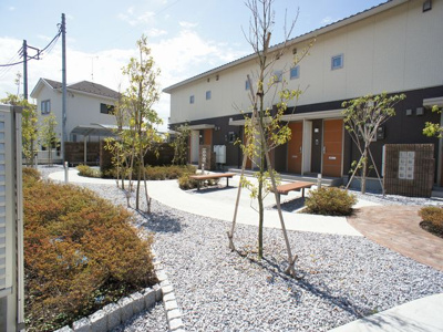 【その他共用部分】 | ヴィコロ弐番館 | 敷地内に憩いの場が設けられています♪