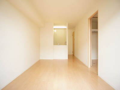 【居間・リビング】 | ヴィコロ弐番館 | 会話をしながらお料理できる人気の対面キッチンです♪