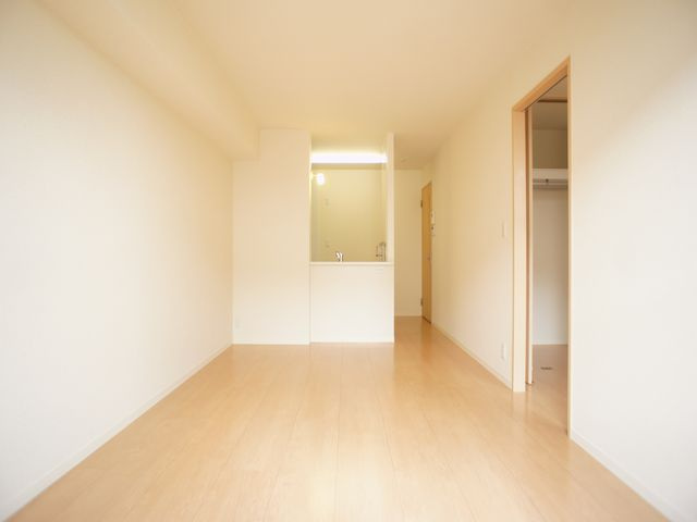 【居間・リビング】 | ヴィコロ弐番館 | 会話をしながらお料理できる人気の対面キッチンです♪