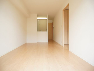 【居間・リビング】 | ヴィコロ弐番館 | 日当たり良好☆快適に過ごせるエアコン付きです♪