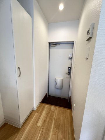 アシンプトートB棟の玄関