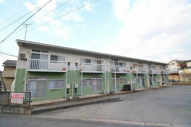 青梅市師岡町２丁目のアパートの外観