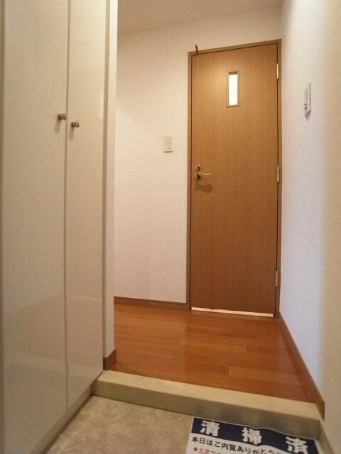 パレステュディオ新宿御苑前の玄関