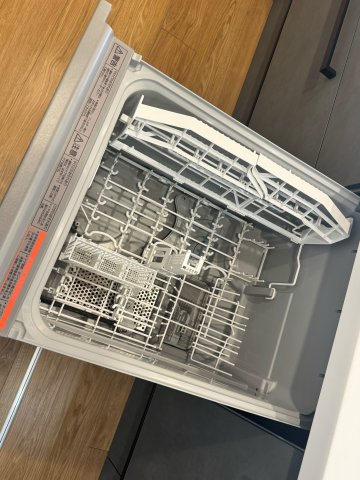 入間市東町7丁目中古戸建のその他|場所も取らないビルトイン型の食器洗乾燥機を標準装備。パワフルな洗浄力で頑固な汚れもしっかりと落とします。
