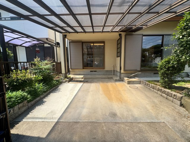 入間市東町7丁目中古戸建の駐車場|ゆとりのある駐車スペース♪