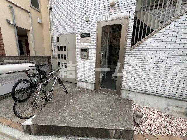 荒川区西日暮里６丁目のアパートのエントランス