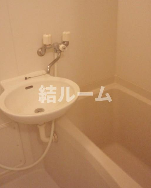 荒川区西日暮里６丁目のアパートの洗面所