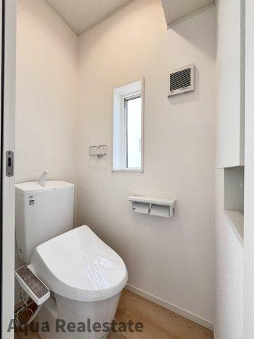丸亀市今津町の新築一戸建のトイレ|清潔感のあるトイレです
