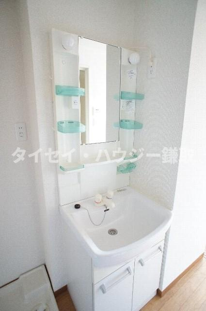 マリンパレス登戸の洗面所|同建物別部屋の写真になります。