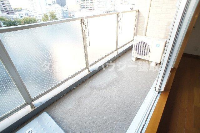 マリンパレス登戸のバルコニー|同建物別部屋の写真になります。
