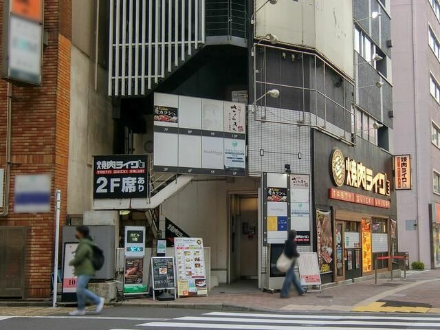 西新宿甲州ビルのエントランス