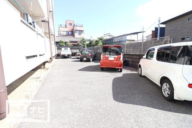 パルティーレの駐車場
