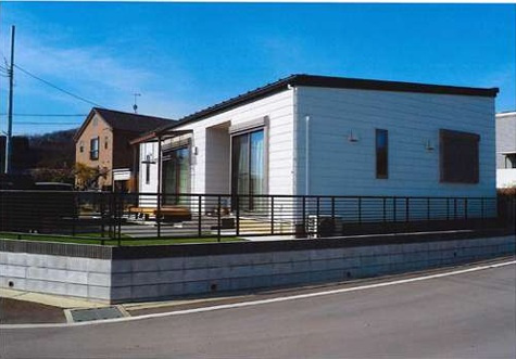 伊勢原市上粕屋　中古戸建　63.17坪の外観|ゆったりとした63坪超えの敷地には駐車場が2台ございます♪　　　　
現況：居住中◎