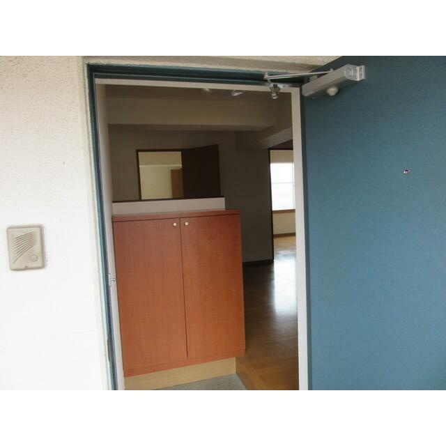 東大和市向原６丁目の賃貸マンションの玄関