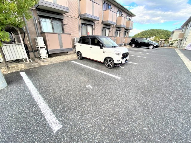 リビングタウンかじま台Ⅱ　B棟の駐車場