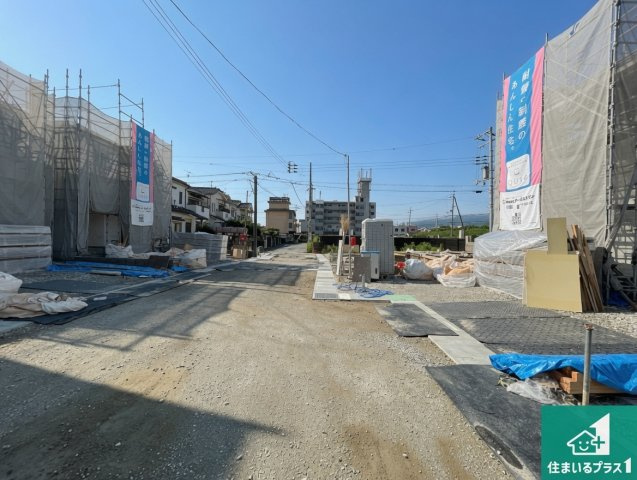 ●大和高田市市場　第13期　新築一戸建ての前面道路含む現地写真|周辺は閑静な住宅街です。前面道路もしっかりと有りますので車の出し入れも安心ですよ！