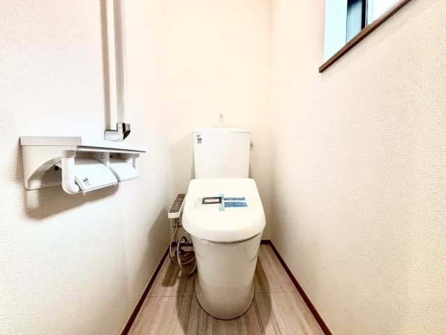 練馬区下石神井4丁目　新築戸建　残2棟のトイレ|ウォシュレット付きのトイレはいつも快適！

現地ご見学希望・資料請求などお気軽にお問い合わせ下さい！
03-5990-5201