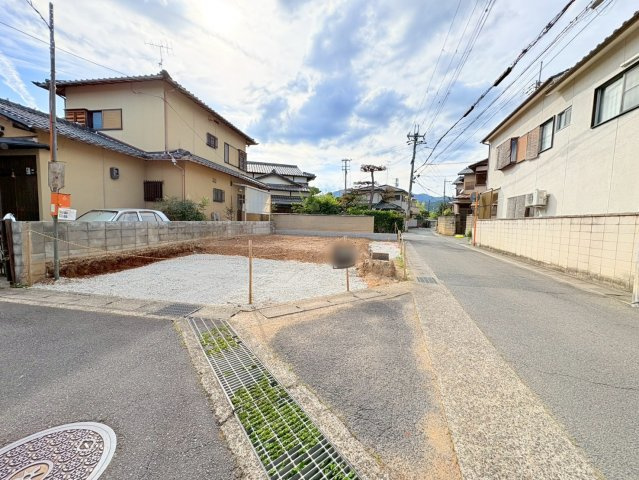 嵯峨広沢南野町3期1号地の前面道路含む現地写真