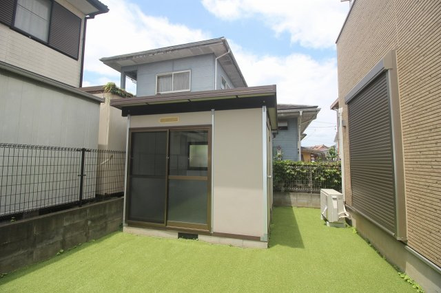 小山市間々田のその他|お庭には物置付き。アウトドア用品や季節家電などを収納でき、住まいの中をすっきり保ちやすくなります。
