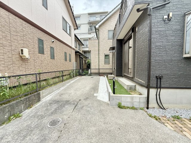 北区中味鋺3丁目戸建の駐車場