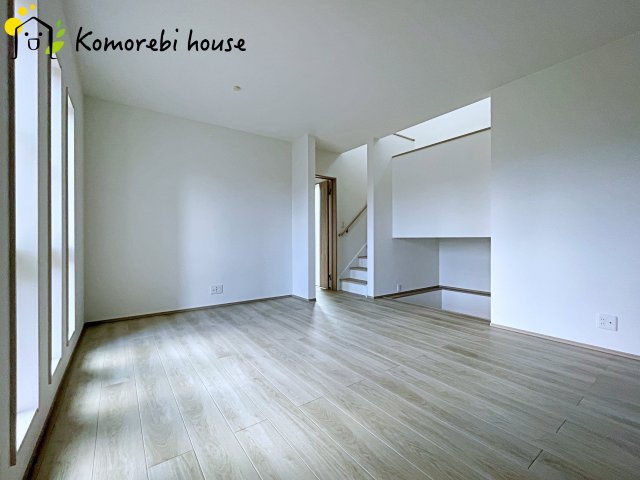 桶川市坂田西　新築一戸建て　タマタウン　02の居間・リビング|26.8.8撮影済み