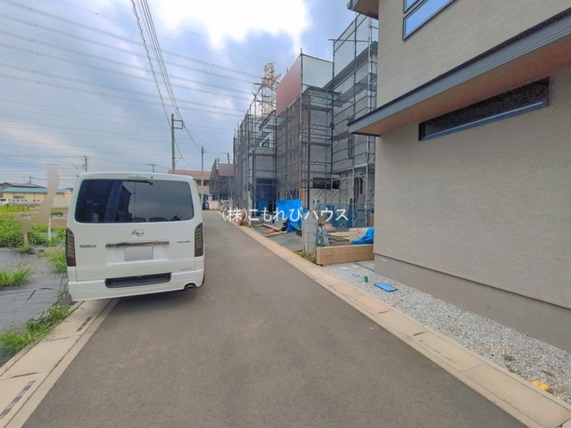 桶川市坂田西　新築一戸建て　タマタウン　02の前面道路含む現地写真|撮影：'26/06/09