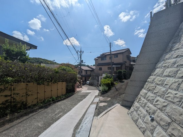 鎌倉駅まで徒歩15分　緑豊かな住環境の周辺|閑静な住宅地
