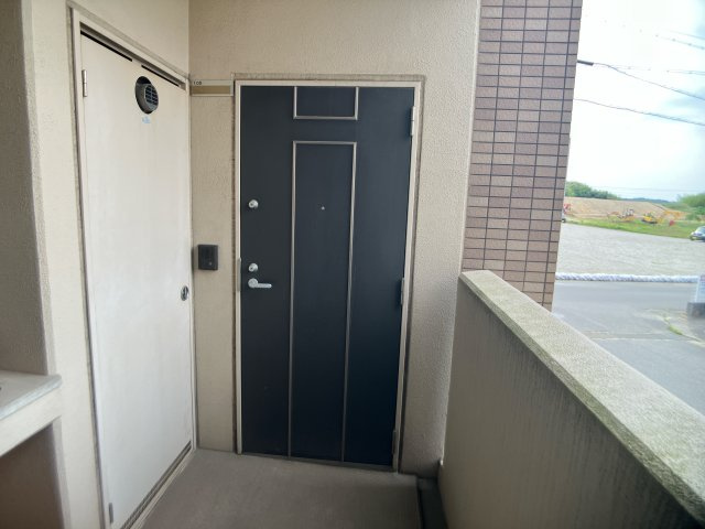 メイプル青山Aの玄関