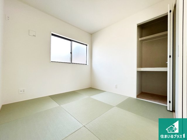 ●3(土)4(日)現地説明会！　大和高田市市場　全５邸の和室|一室あると便利な和室は客間としてだけでなく、小さなお子様のプレイルームや食後のくつろぎスペースとしてもご利用いただけます。収納もついていますので大活躍間違いなし！