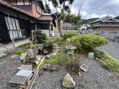 【庭】 | 山南町草部Ａ邸貸家
