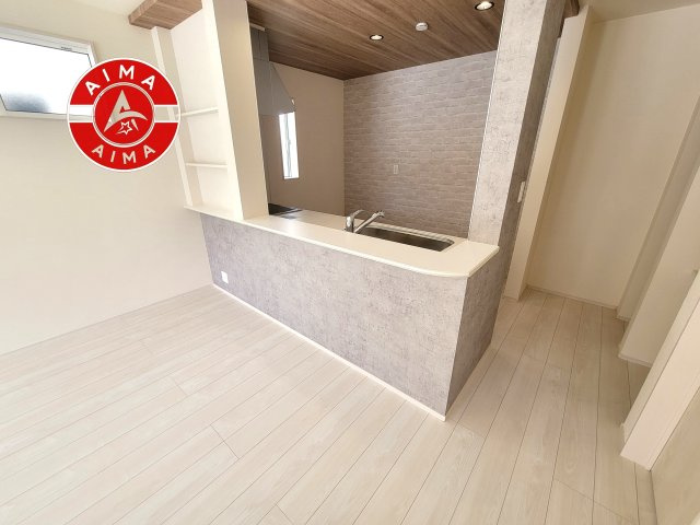糟屋郡須恵町植木第2-2棟（2号棟）のダイニング|キッチンから立ち込める香りが今日の料理を期待させます。