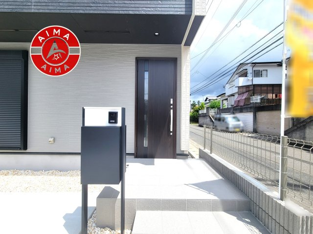 糟屋郡須恵町植木第2-2棟（2号棟）の玄関|おでかけの時も帰った時も、「我が家」を最初に感じでもらえる素敵な空間に。