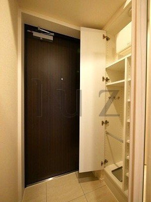 ジオエント横浜の玄関