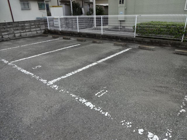 ハイムマコトＢの駐車場