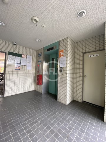 ファミリーハイツ九条　九条北小学校のロビー|ファミリーハイツ九条　ロビー