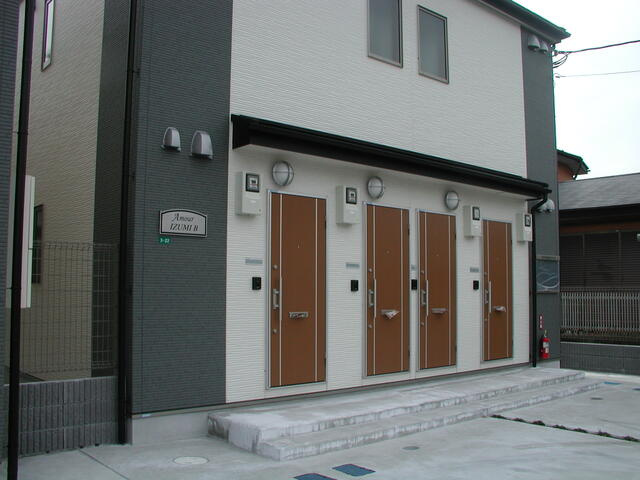 アムールＩＺＵＭＩ　Ｂ棟の外観