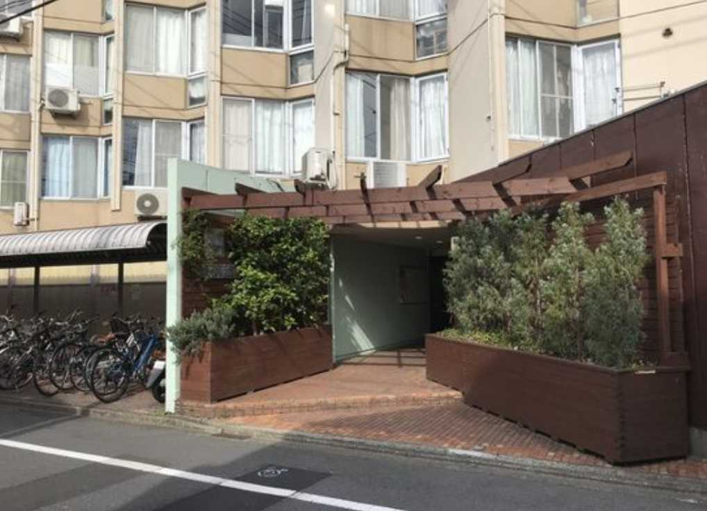 グリーンハウスNo,2　敷金0　コインランドリー　駐輪場のエントランス