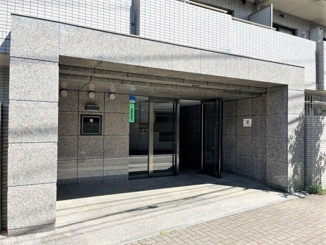 ルーブル新宿西落合伍番館のエントランス
