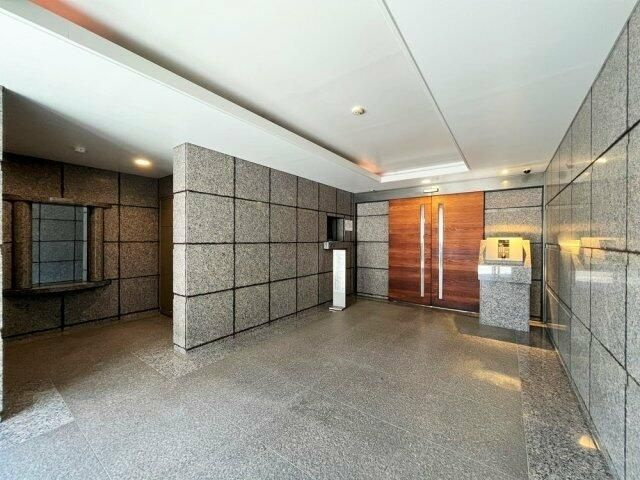 ルーブル新宿西落合伍番館のエントランス