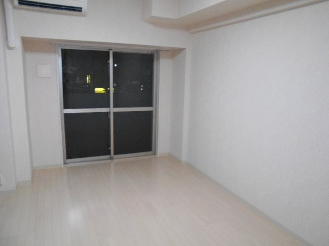 フェニックス横須賀中央の居間・リビング|こちらのリビングで趣味の時間をお楽しみください