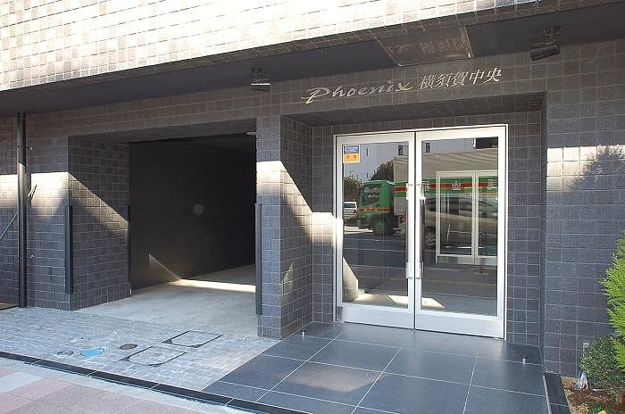 フェニックス横須賀中央のエントランス|毎日通るエントランスはこのようになっています